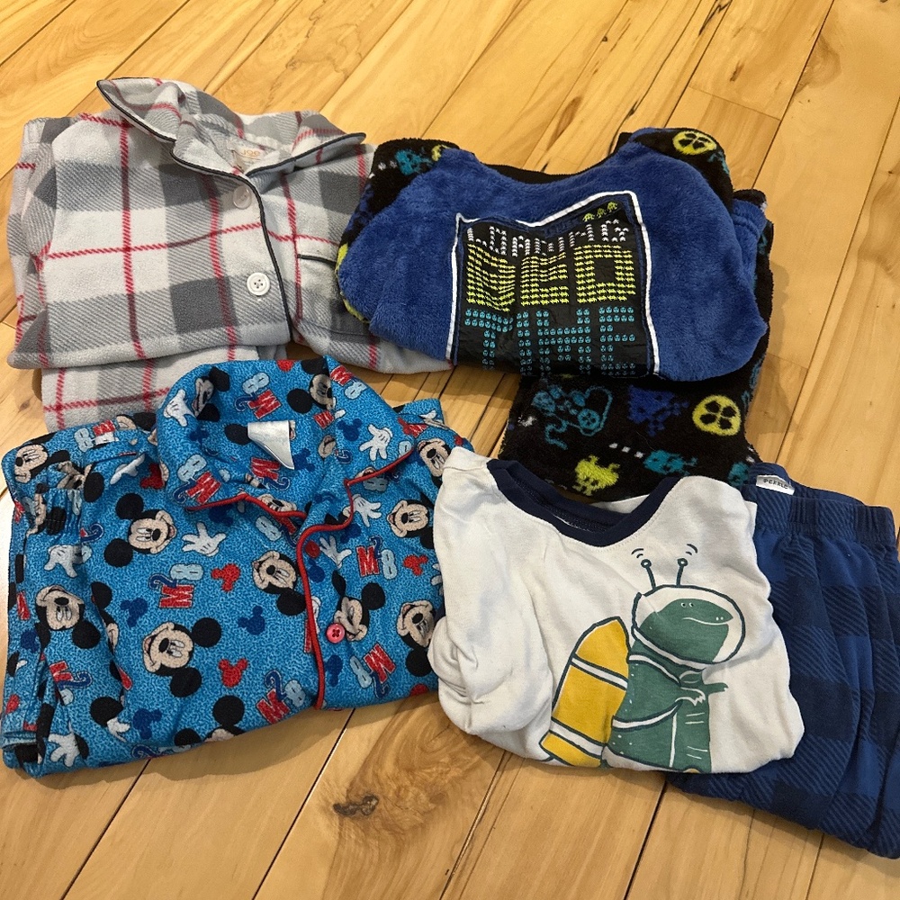 4 pairs boys pajamas 4t